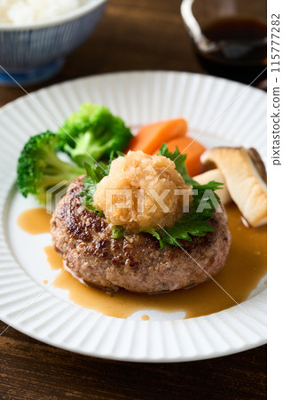 日式磨碎的漢堡牛排 日式磨碎的漢堡牛排 115777282