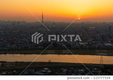 東京黃昏,從千葉縣一側眺望東京 東京黃昏,從千葉縣一側眺望東京 115777334