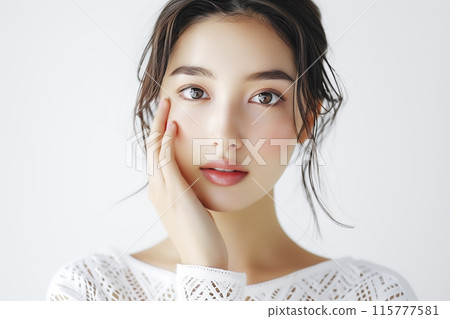 女人美麗白色背景肖像 115777581