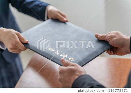Homeroom teacher, teacher and female student (high school girl, junior high school student, high school student) who gives a diploma at the graduation ceremony 115778371
