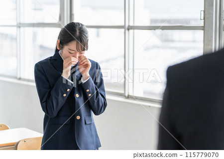 畢業典禮感動落淚的學生和老師（女高中生、高中生、國中生） 115779070