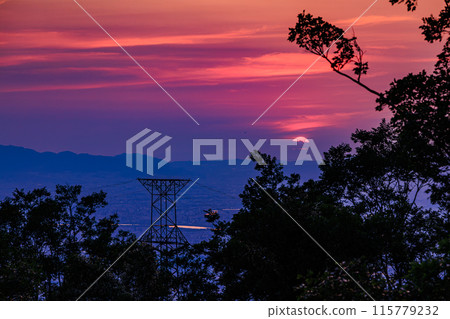 奈良 大阪府堺式生駒天際線 海拔 600m 展望台 夜景 中遠攝變焦 鮮紅的夕陽 奈良 大阪府堺式生駒天際線 海拔 600m 展望台 夜景 中遠攝變焦 鮮紅的夕陽 115779232