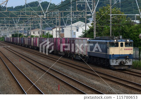 EF65 2083 towing container train 115780653