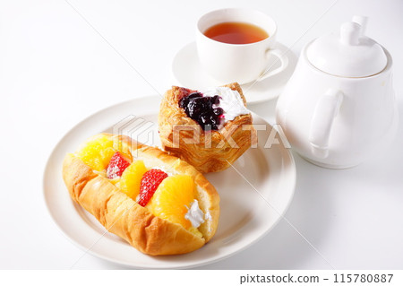 Sweet bread, fruit bread 115780887
