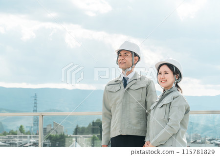 工人、城市規劃、電力工作、建築師、設計師、工程師、維護、建築業、建築業的男性和女性工作服 工人、城市規劃、電力工作、建築師、設計師、工程師、維護、建築業、建築業的男性和女性工作服 115781829