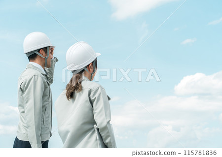 Men and women in work clothes for workers, town development, electrical work, architects, designers, engineers, maintenance, construction and building work 115781836