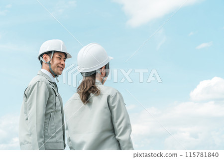 Men and women in work clothes for workers, town development, electrical work, architects, designers, engineers, maintenance, construction and building work 115781840