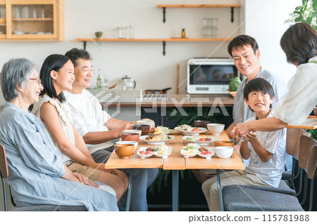 Children and couples, parents and children, three-generation family (two-family house) who eat together as a family in the dining room of the house 115781988