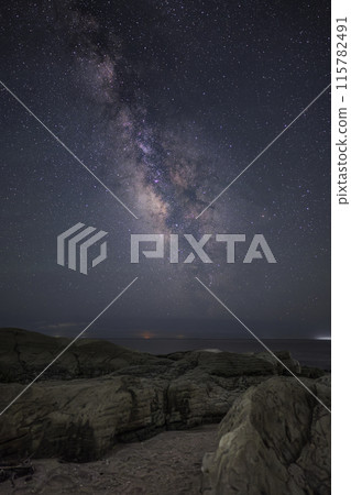 The Milky Way seen from the coast The Milky Way seen from the coast 115782491