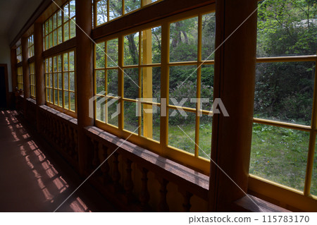 宏偉的明治西式建築「舊函館區公會堂」的內部景觀 宏偉的明治西式建築「舊函館區公會堂」的內部景觀 115783170