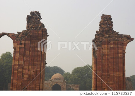 Qutub Minar ruins, Delhi, India Qutub Minar ruins, Delhi, India 115783527