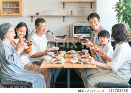 Dining room at home, family eating at the table, three-generation family, family 115783888