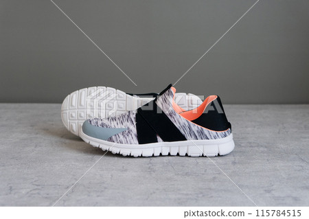 時尚運動鞋和跑鞋 115784515
