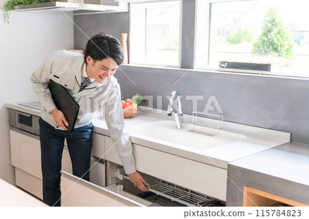 Construction companies, equipment companies, remodeling contractors, and businessmen explaining storage in system kitchens Construction companies, equipment companies, remodeling contractors, and businessmen explaining storage in system kitchens 115784823