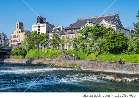 Summer scenery of the Kamo River in Kyoto, downstream of Shijo Ohashi Bridge Summer scenery of the Kamo River in Kyoto, downstream of Shijo Ohashi Bridge 115785466
