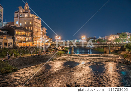Kyoto Kamo River night view, downstream side of Shijo Ohashi Bridge 115785603