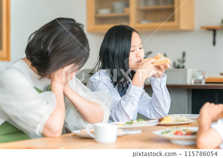女性/媽媽/媽媽/厭倦了孩子叛逆期的媽媽（壓力/憂鬱） 115786054