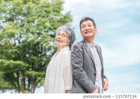 Senior couple (smiles) looking up at the sky in the park 115787134