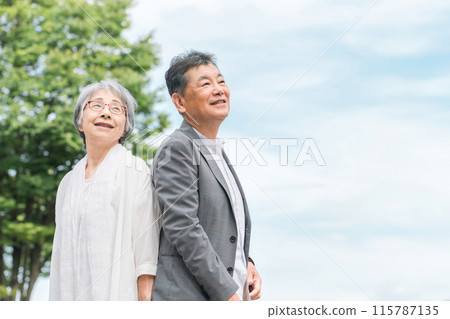Senior couple (smiles) looking up at the sky in the park Senior couple (smiles) looking up at the sky in the park 115787135