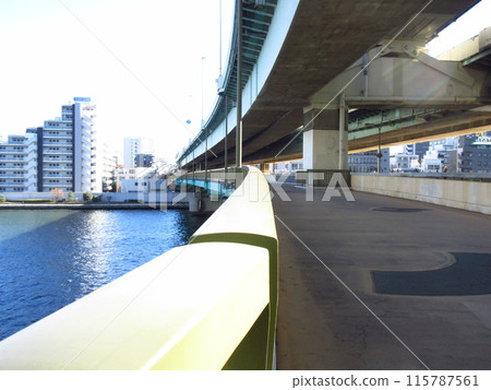 橫跨隅田川的“隅田川大橋” 橫跨隅田川的“隅田川大橋” 115787561