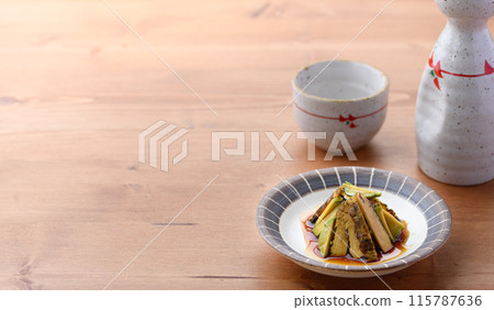 醬油醃製的辣芥末（生芥末） 這是一道有趣的菜餚，芥末的口感鬆脆 115787636
