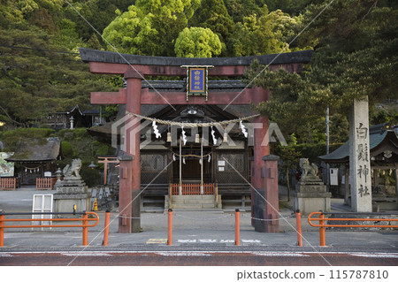 Shirahige Shrine, Torii and grounds, horizontal composition 1 115787810