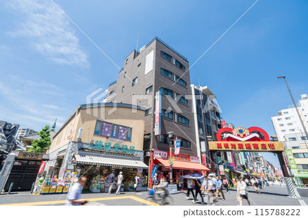 "Tokyo" Clear blue sky and the scenery of Sugamo Jizo-dori Shopping Street, Toshima Ward "Tokyo" Clear blue sky and the scenery of Sugamo Jizo-dori Shopping Street, Toshima Ward 115788222