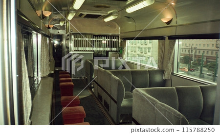 [JR西日本] Suha 25型「下關福福」（山陽本線）的休息車廂內 115788250