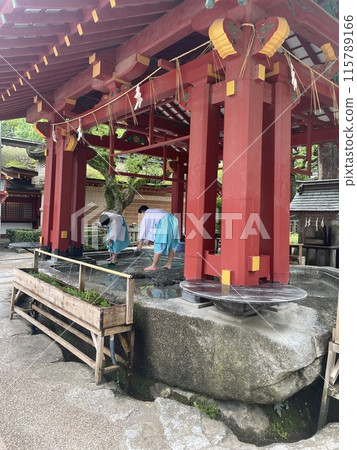 打掃神社的人 打掃神社的人 115789166