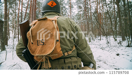 Heroes Of War. American Infantry Soldier Marching Through Forest Road In Cold Winter Day. Group Of Usa Soldiers Marching Country Road. Usa Army Soldiers Of World War Ii 115789708