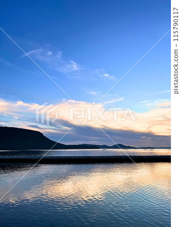 Beautiful sunset and seascape 115790117