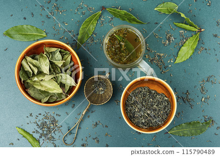 Fresh tea from bay leaf 115790489