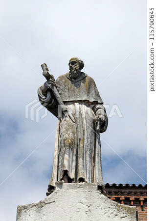 Blessed Giovanni Bono, statue on facade of the Mantua Cathedral dedicated to Saint Peter, Mantua, Italy 115790645