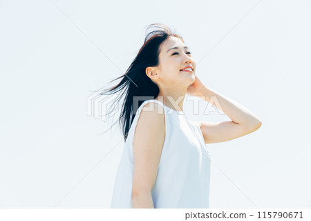 Young woman beauty with empty background 115790671