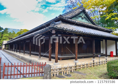 The 100-man guardhouse in the East Gardens of the Imperial Palace (Chiyoda-ku, Tokyo) 115793586
