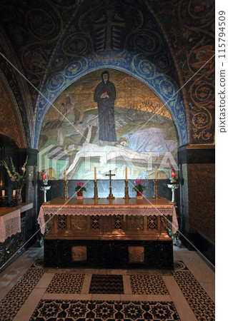 XI station of via Dolorosa, Nails of the Cross Altar, also known as Latin Calvary in the Church of the Holy Sepulchre in Jerusalem, Izrael  115794509