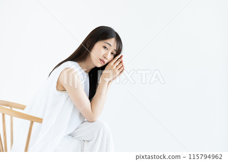 Young female beauty sitting on a chair 115794962