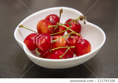 Juicy and sweet bright red cherries Juicy and sweet bright red cherries 115795106