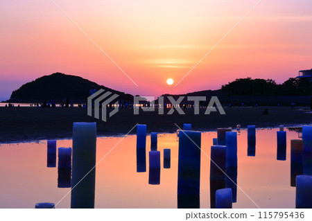 [Kagawa Prefecture] Chichibugahama Beach at Dusk (Seto Inland Sea Mirror) A tourist attraction known for its spectacular sunsets 115795436