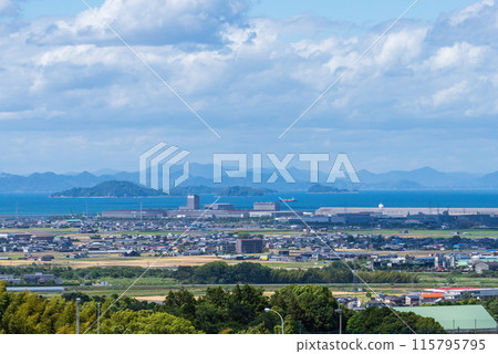 工廠區、住宅區、瀨戶內海風景(愛媛縣西條市) 工廠區、住宅區、瀨戶內海風景(愛媛縣西條市) 115795795