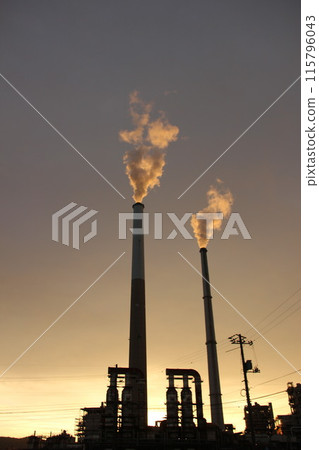 Chimneys in Chimney Town The Light of the Petrochemical Complex! #SDGs The Brightness of Nature The Global Environment and Factory Pollution 115796043
