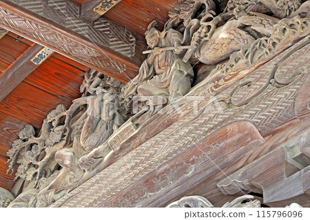 Sculpture on the hall of worship of Yayumi Inari Shrine [Higashimatsuyama City, Saitama Prefecture] 115796096