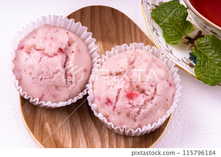Strawberry steamed bread Strawberry steamed bread 115796184