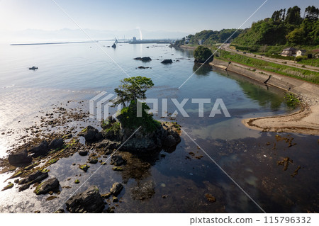 Amaharashi Coast, Onnaiwa and the Tateyama Mountain Range (aerial photography by drone) 115796332