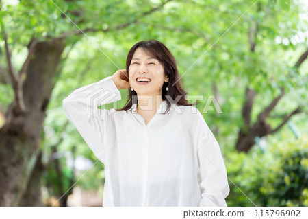 女清新綠色寫真 115796902