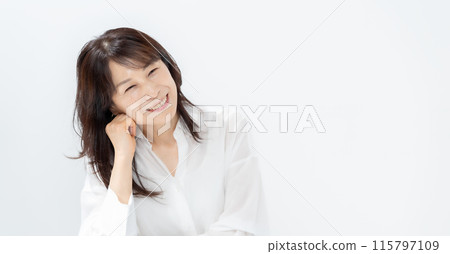 女性中間美女 115797109