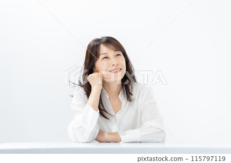 女性中間美女 115797119