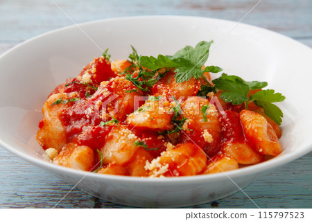 Gnocchi of tomato sauce 115797523