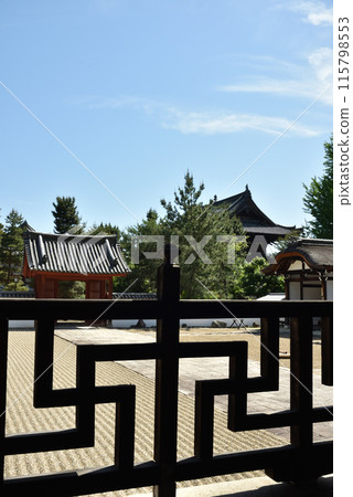 Manpukuji Temple: Tsugenmon Gate, Sanmon Gate and Shoindo Hall seen through the railing Manpukuji Temple: Tsugenmon Gate, Sanmon Gate and Shoindo Hall seen through the railing 115798553