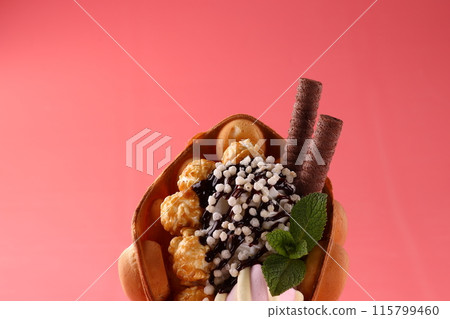 Hong kong or bubble waffle with ice cream and fruits isolated on white background 115799460